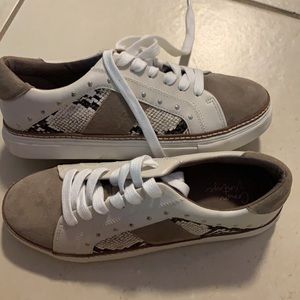 Cute never worn shoes